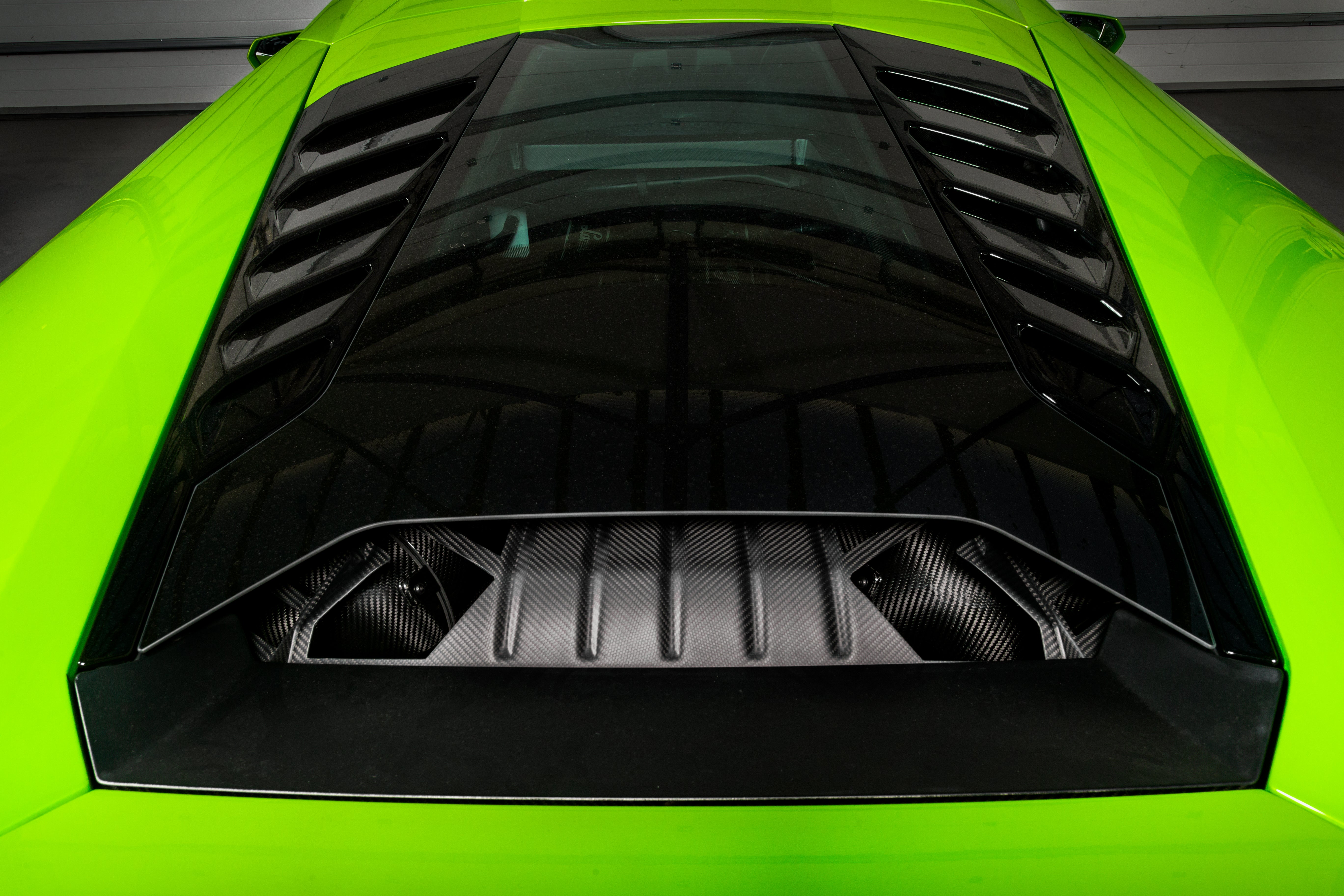 Eventuri Carbon Engine Cover for Lamborghini Huracan