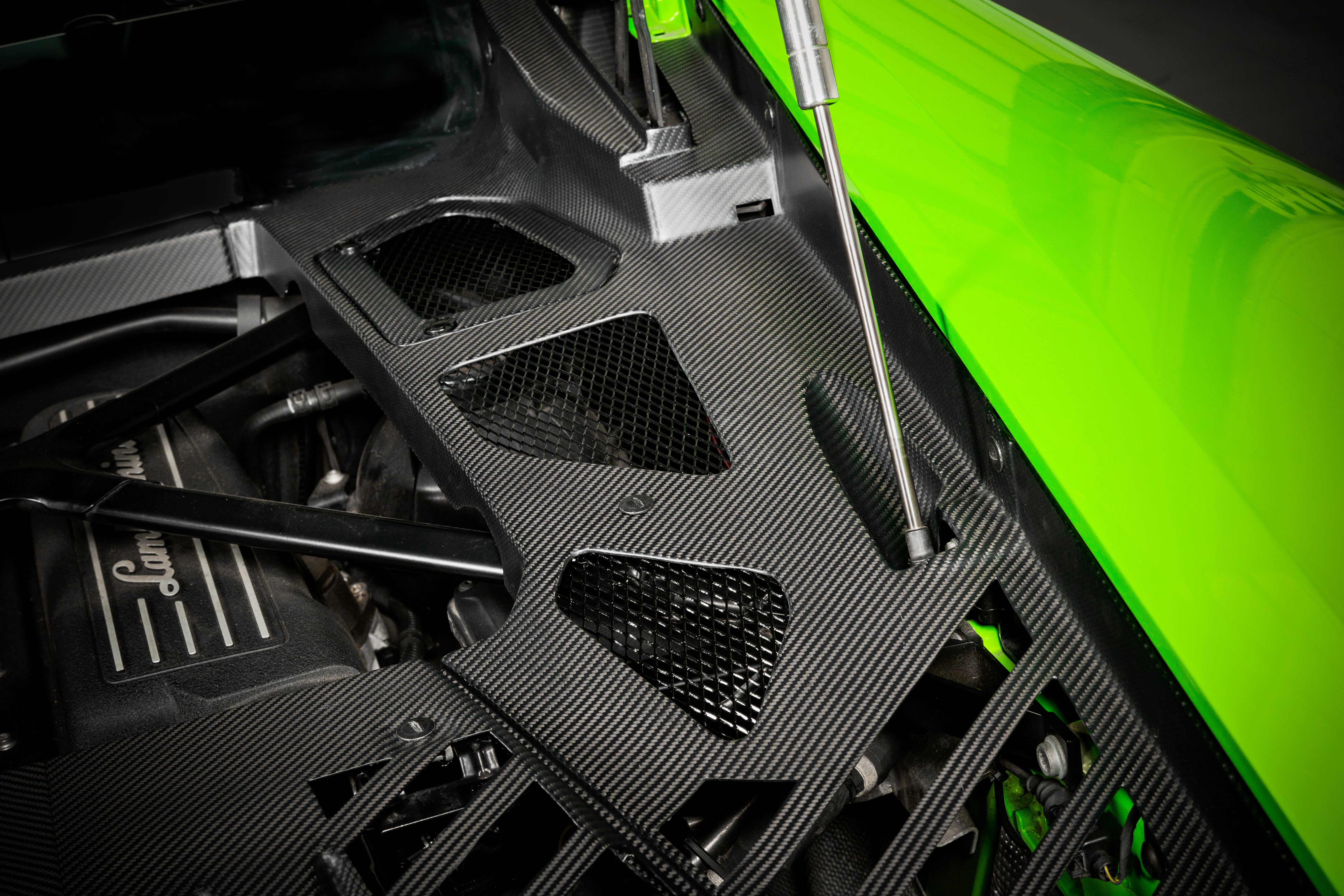 Eventuri Carbon Engine Cover for Lamborghini Huracan